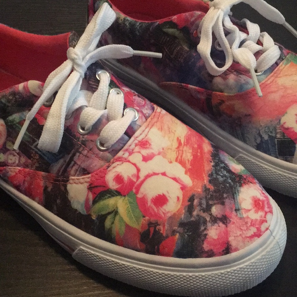 Perfect Combo: Flowers and Sneakers